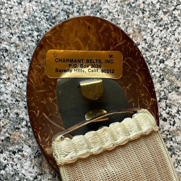 Elegant Beige Belt with Iridescent Shell Buckle - Picture 2 of 3